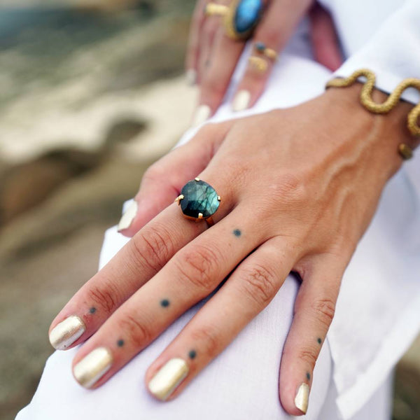 Daya Nura Ring Pure Brass