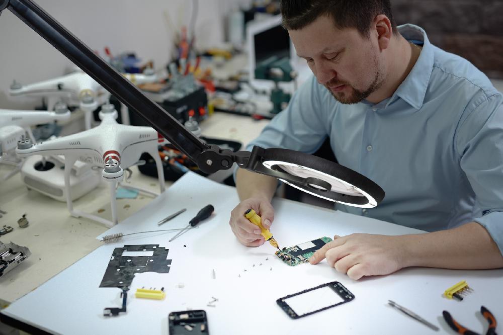 Daylight Company IQ ESD Daylight & UV Magnifier