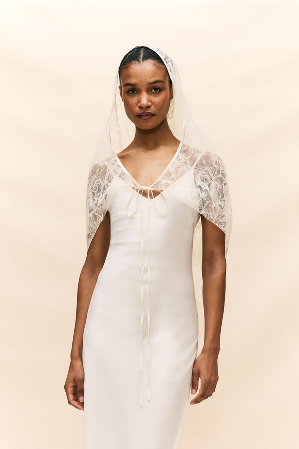 De La Vali IVORY LACE HOODED VEIL (MADE TO ORDER)