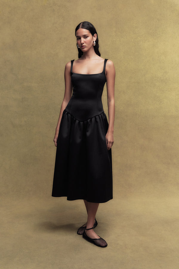 de la vali LOLA BONDED SATIN MIDI DRESS IN BLACK