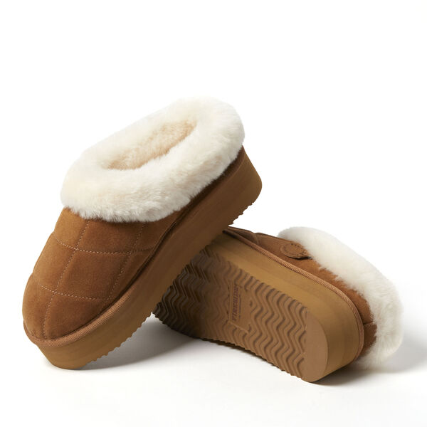 Dearfoams Women's Fireside By Dearfoams Bendigo Genuine Shearling Quilted Platform Clog