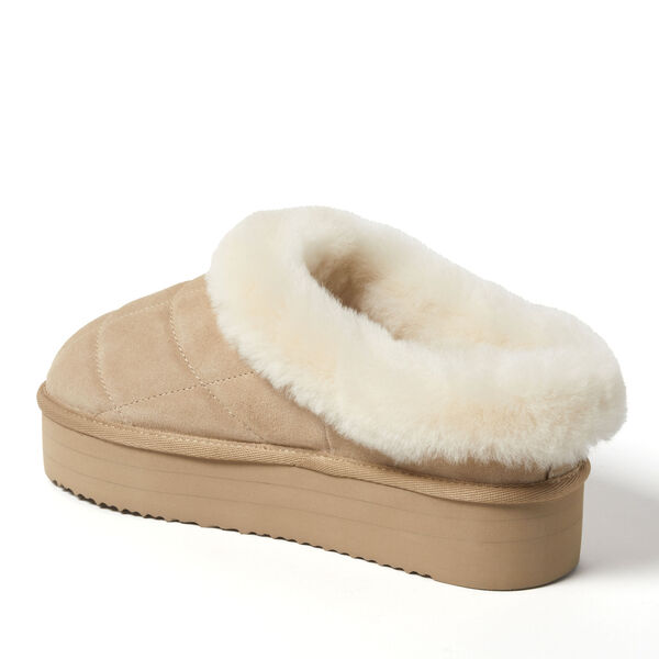 Dearfoams Women's Fireside By Dearfoams Bendigo Genuine Shearling Quilted Platform Clog