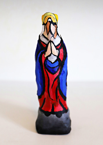 decolife Virgin Queen Praying