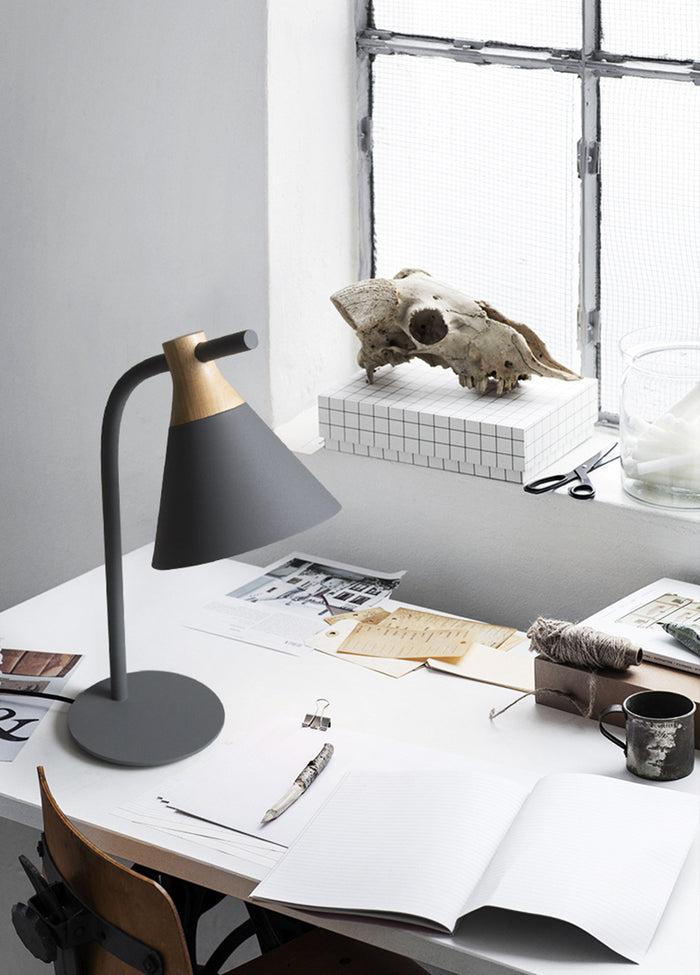 Decoramo Patriam - Modern Nordic Desk Lamp