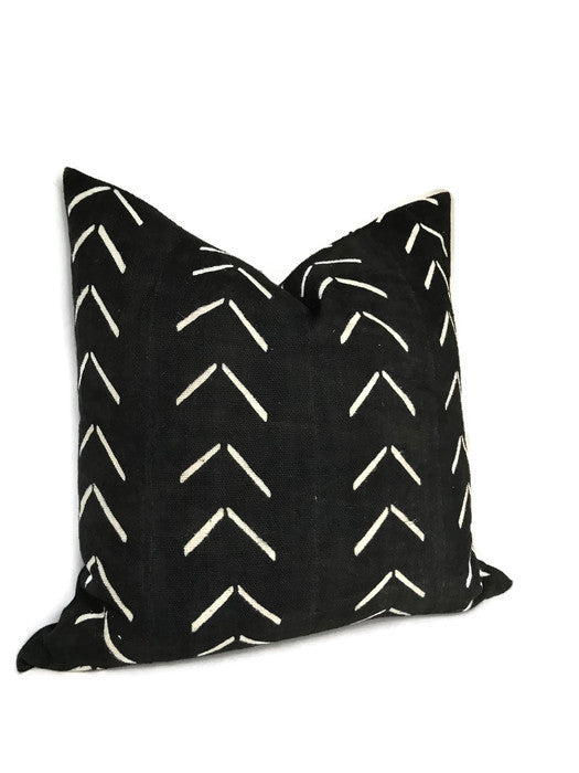 Dekowe Chevron Print Arrow African Mudcloth Pillow Cover In Black