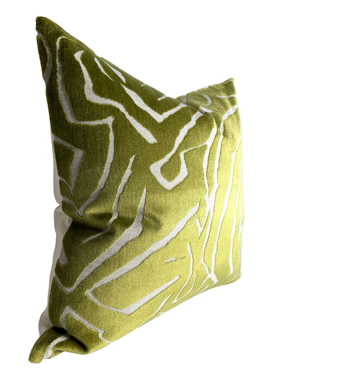Dekowe Abstract Velvet Pillow Cover In Green