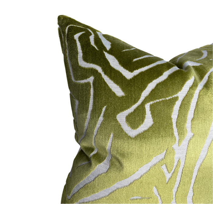 Dekowe Abstract Velvet Pillow Cover In Green