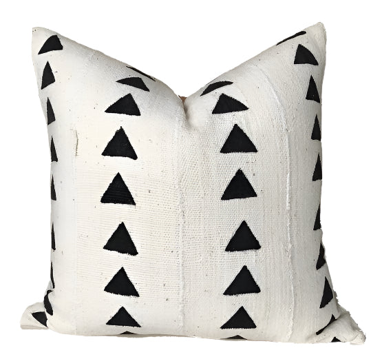 dekowe Arrow Print Mudcloth Pillow Cover in Ivory