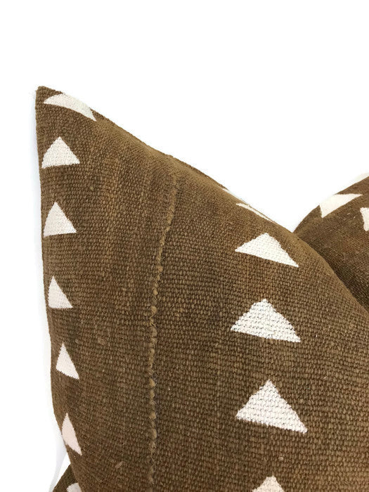 Dekowe Arrow Print Mudcloth Pillow Cover In Olive