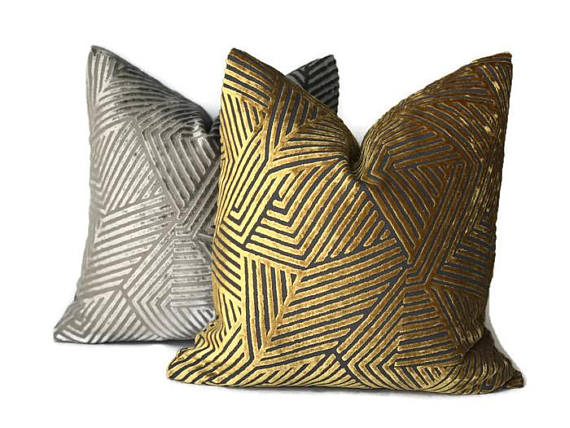 Dekowe Grey Maze Velvet Pillow Cover