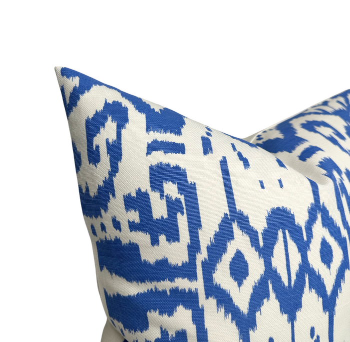 Dekowe Island Ikat Pillow Cover In Royal Blue