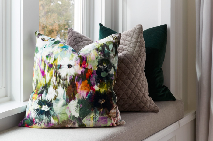 Dekowe Kansai Velvet Pillow Cover In Zinnia