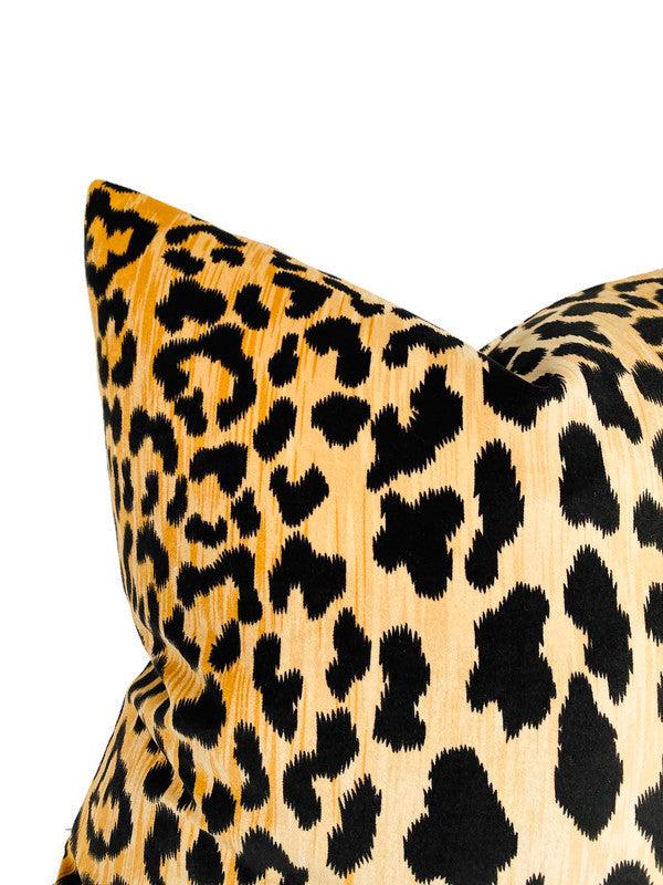 Dekowe Leopard Velvet Pillow Cover