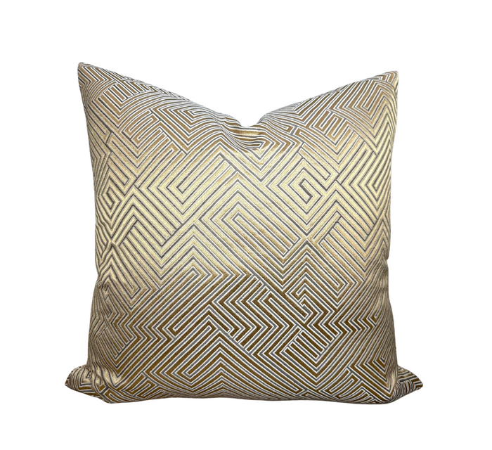 Dekowe Maze Velvet Pillow Cover In Golden