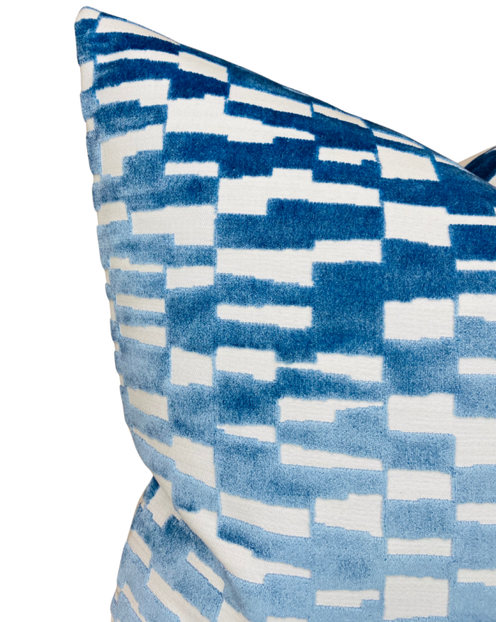 Dekowe Mod Velvet Pillow Cover In Marine Blue