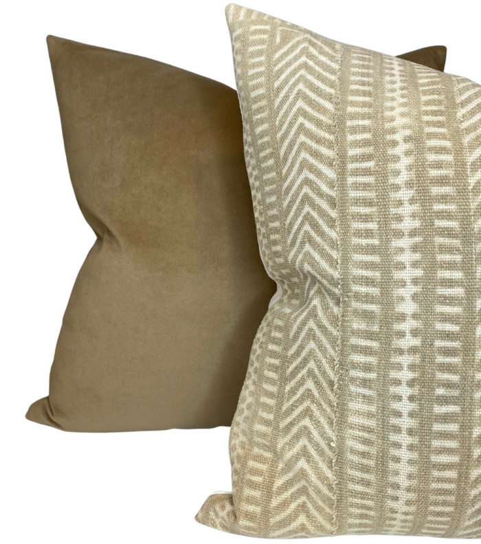 Dekowe Solid Velvet Pillow Cover In Khaki