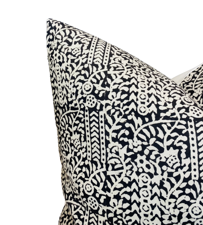 Dekowe Trellis Pillow Cover In Tan On Black