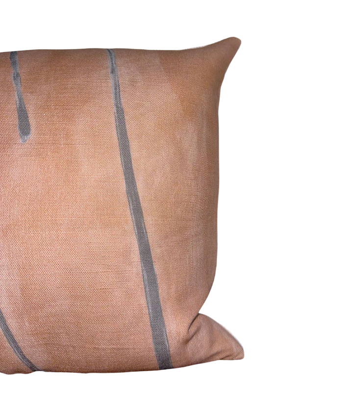 Dekowe Kelly Wearstler Graffito Pillow Cover In Rosa