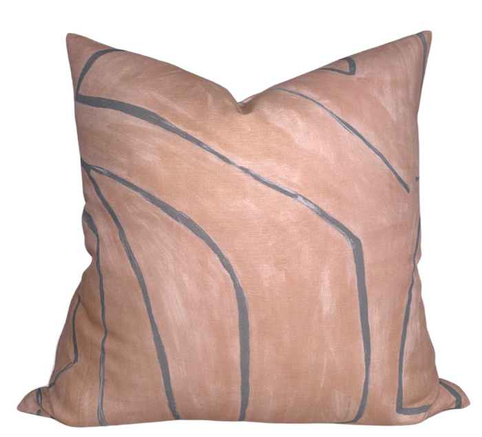 dekowe Kelly Wearstler Graffito Pillow Cover in Rosa