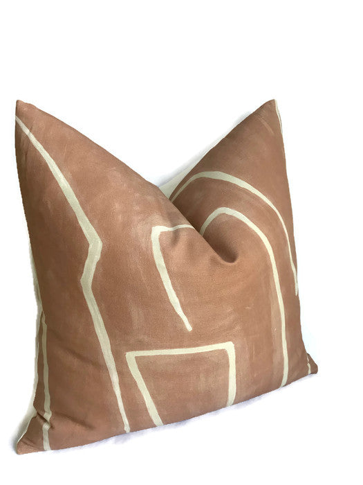 Dekowe Kelly Wearstler Graffito Pillow Cover In Salmon Cream