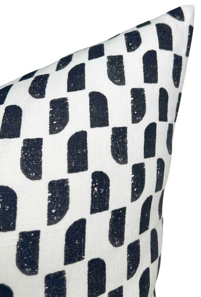 Dekowe Ready To Ship 22x22 Akio Pillow Cover In Black