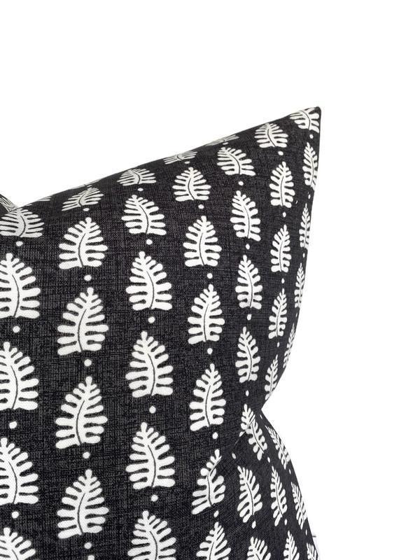 Dekowe Ready To Ship 22x22 Ferndale Pillow Cover In Black