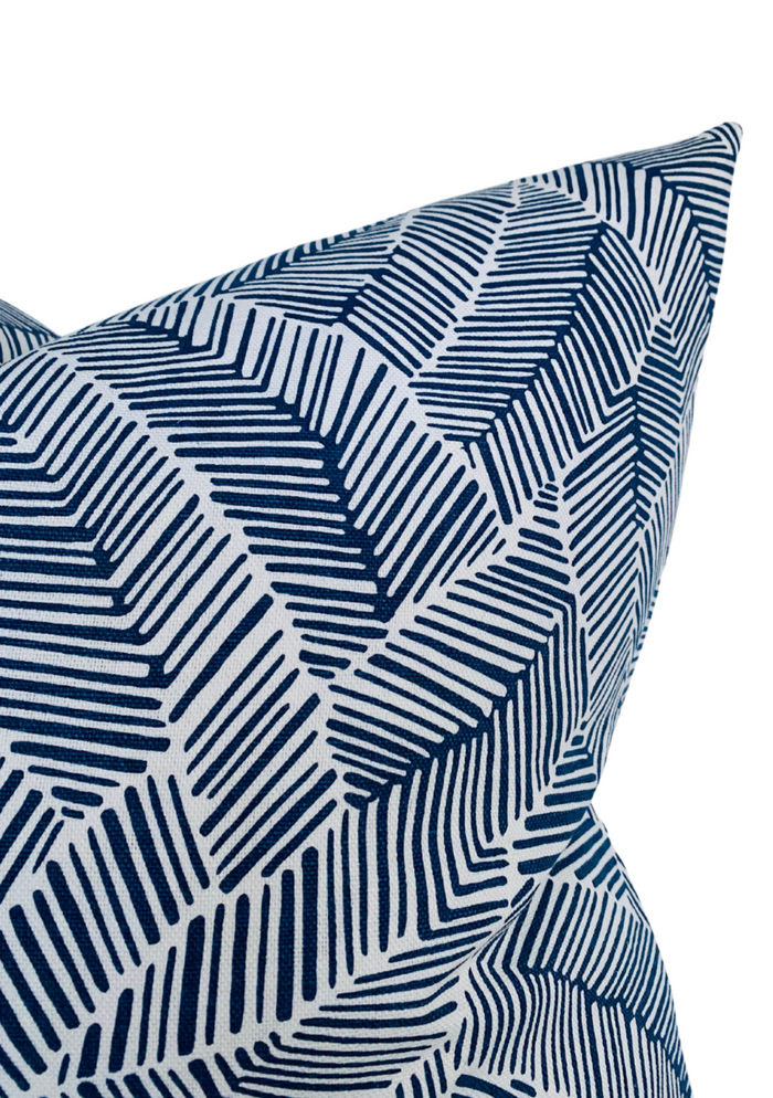 Dekowe Schumacher Abstract Leaf Pillow Cover In Navy