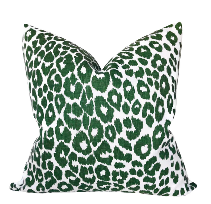 dekowe Schumacher Iconic Leopard Pillow Cover in Green