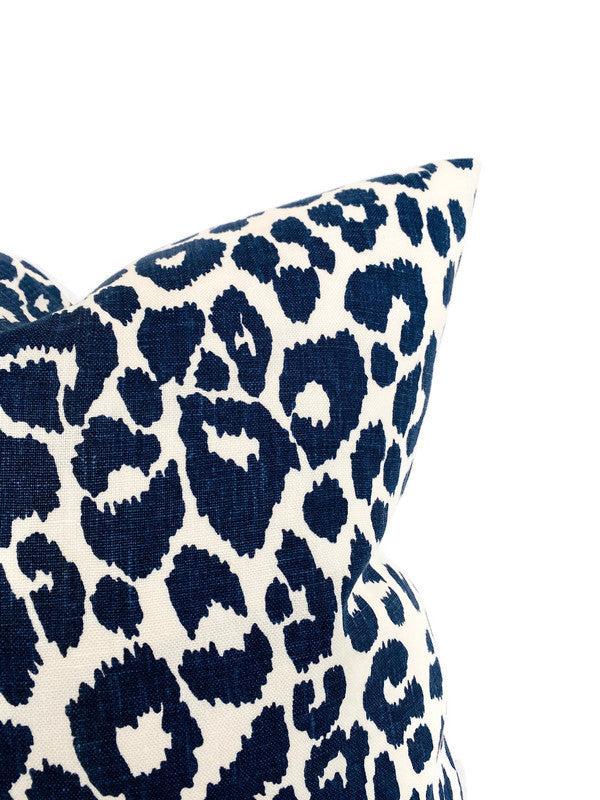 Dekowe Schumacher Iconic Leopard Pillow Cover In Ink
