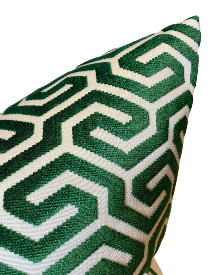Dekowe Schumacher Ming Fret Pillow Cover In Emerald