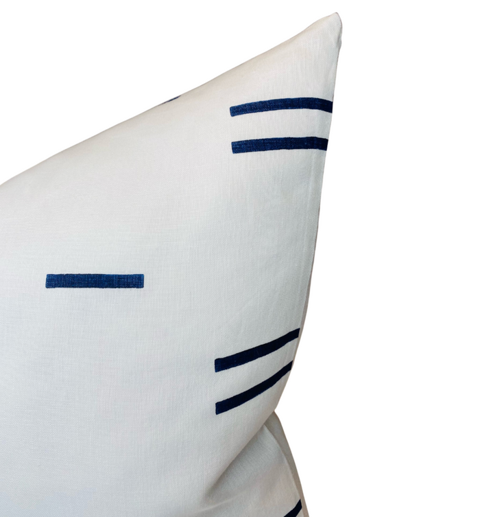 Dekowe Schumacher Oaxaca Dashes Pillow Cover In Navy