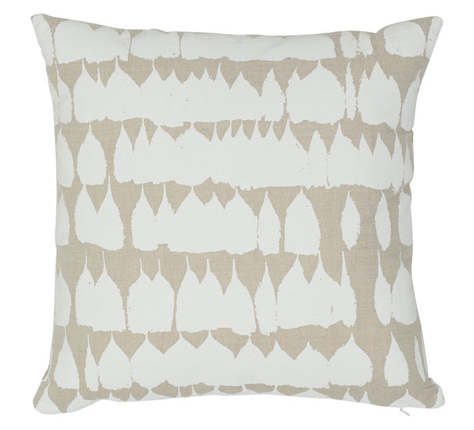 dekowe Schumacher Queen of Spain Pillow Cover in Natural