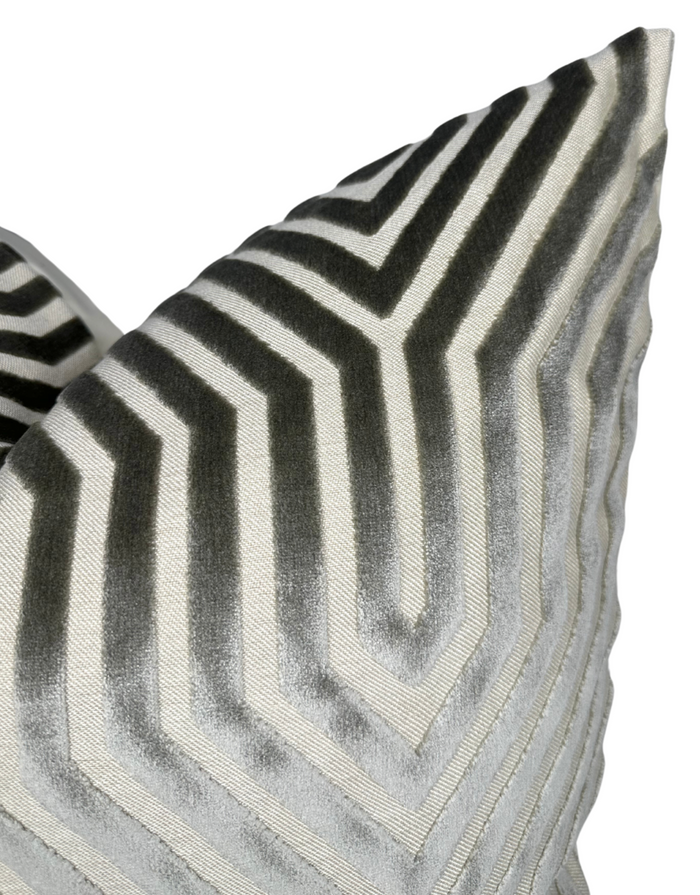 Dekowe Schumacher Vanderbilt Pillow Cover In Dove Grey