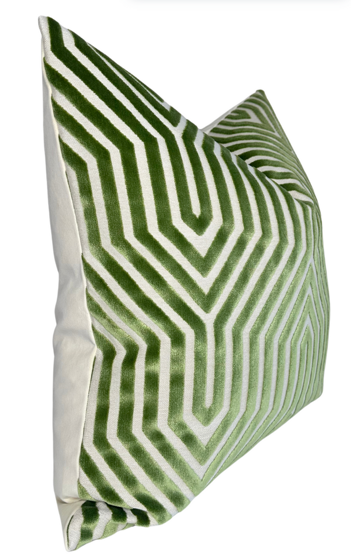 Dekowe Schumacher Vanderbilt Pillow Cover In Lettuce Green