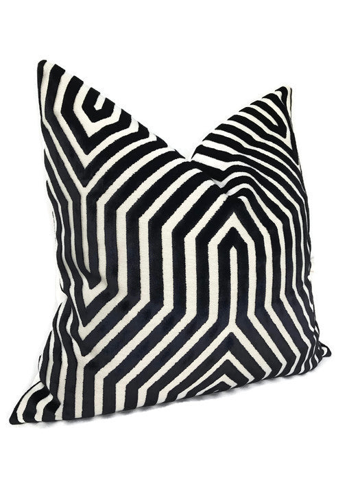 Dekowe Schumacher Vanderbilt Pillow Cover In Noir Black
