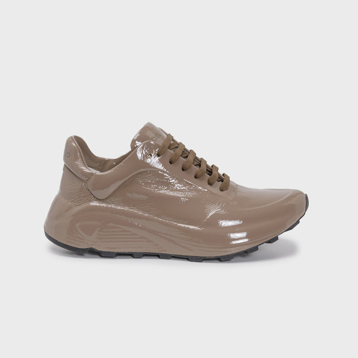del carlo MATRIX 11231 - Sneakers in hazelnut patent leather with fussbett - DEL CARLO