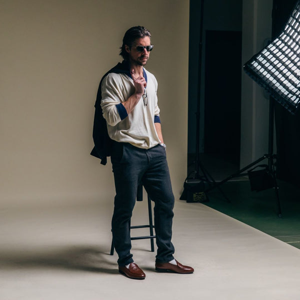 Del Toro Shoes Men's Vintage V-Neck Sweater - Vintage White / Navy Vintage White / Navy