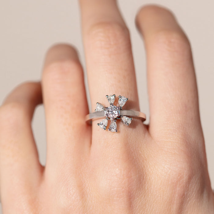 delfina delettrez Dancing Diamonds daisy ring