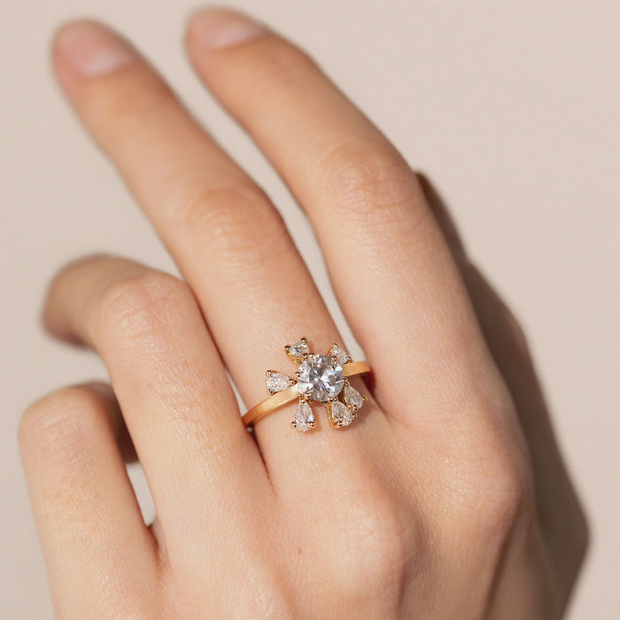 delfina delettrez Dancing Diamonds daisy ring