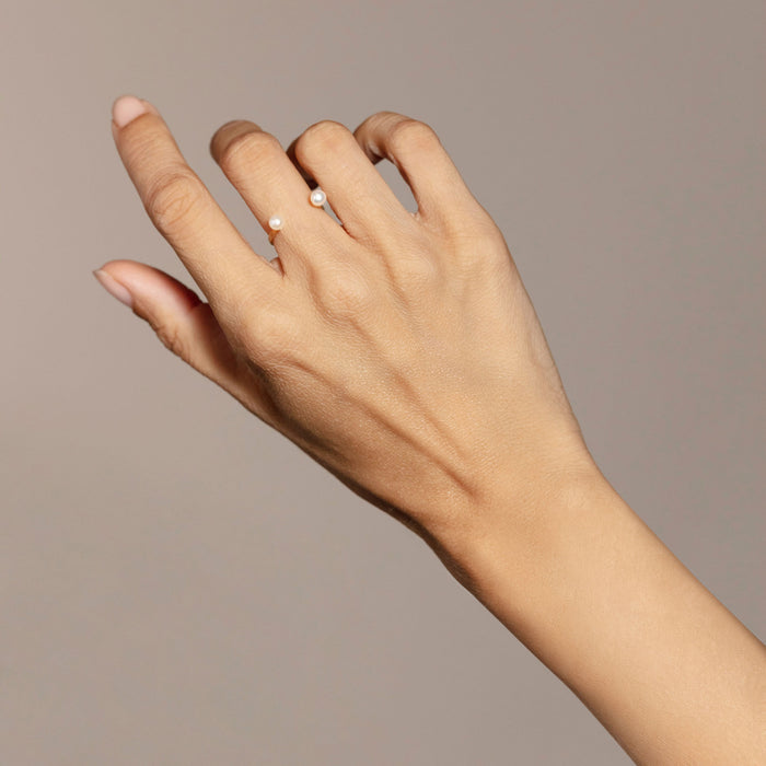 delfina delettrez Double pearl piercing ring