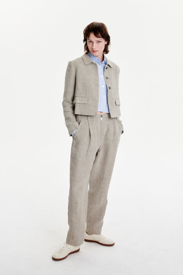delikatessen Cropped Jacket in a Beige Fluid and Structured Italian Linen Crepe