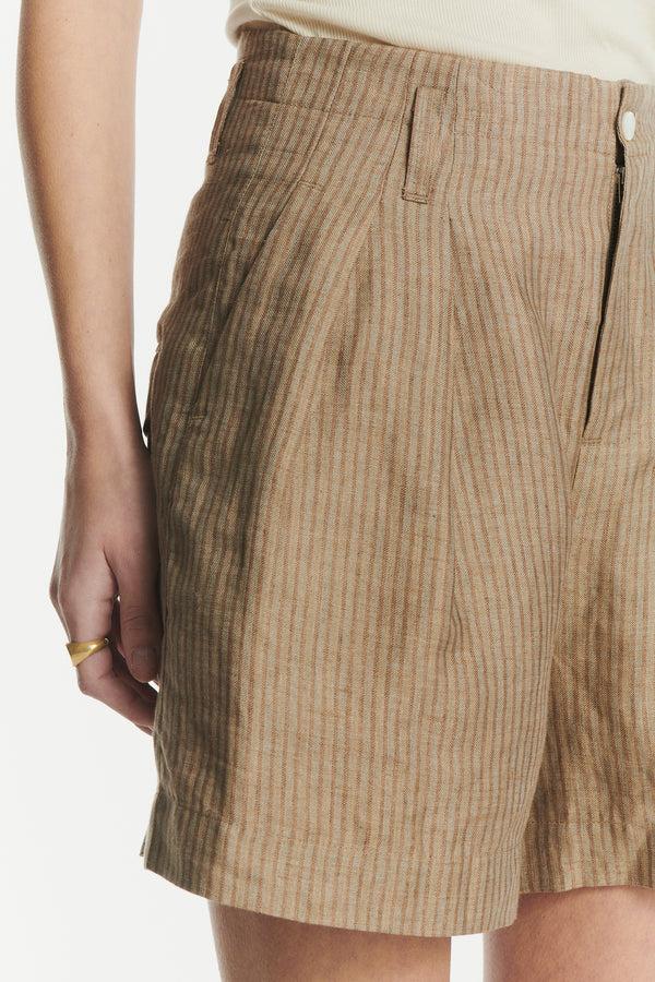Delikatessen Shorts In A Light Brown Striped Fine Fluid Italian Traceable Linen