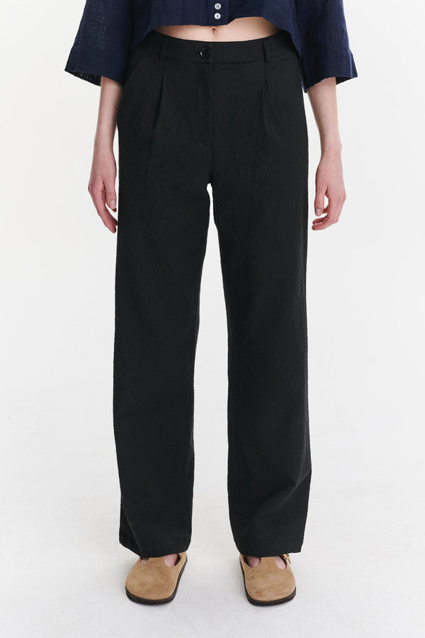Delikatessen Women's Trousers In A Black Italian Cotton And Linen Soft Seersucker