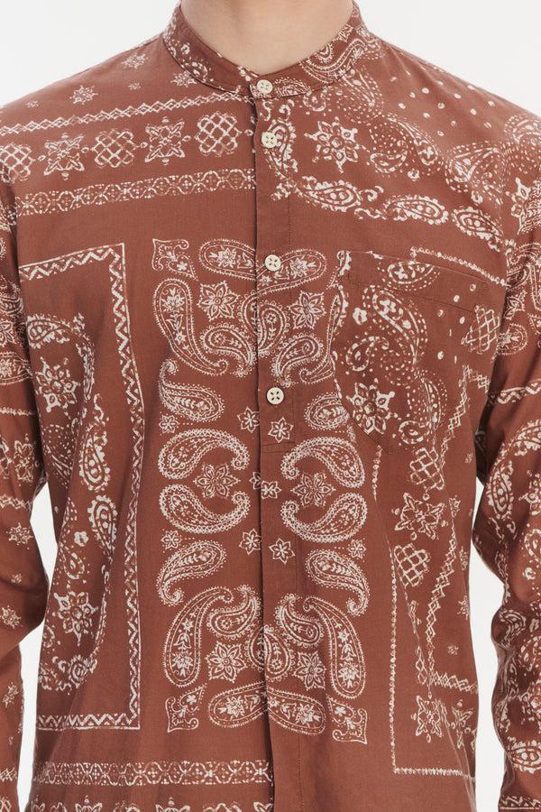 Delikatessen Zen Grandad Collar Shirt In A Rusty Chestnut Airy Bandana Print Italian Cotton