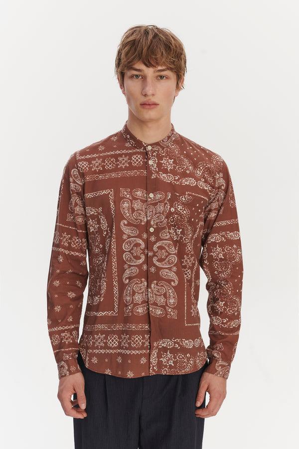 Delikatessen Zen Grandad Collar Shirt In A Rusty Chestnut Airy Bandana Print Italian Cotton