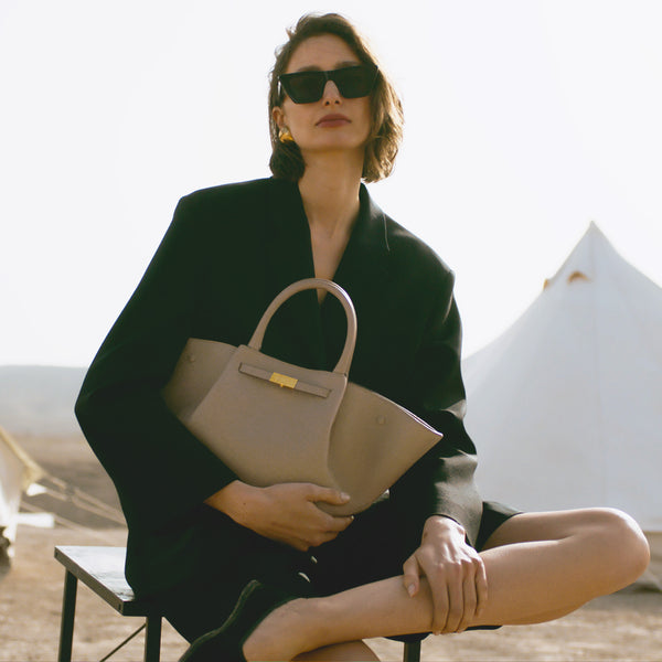 Demellier The Midi New York | Dark Sand Small Grain