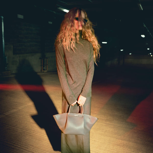 Demellier The Midi New York | Stone Grey Small Grain Ecru Stitching | DeMellier