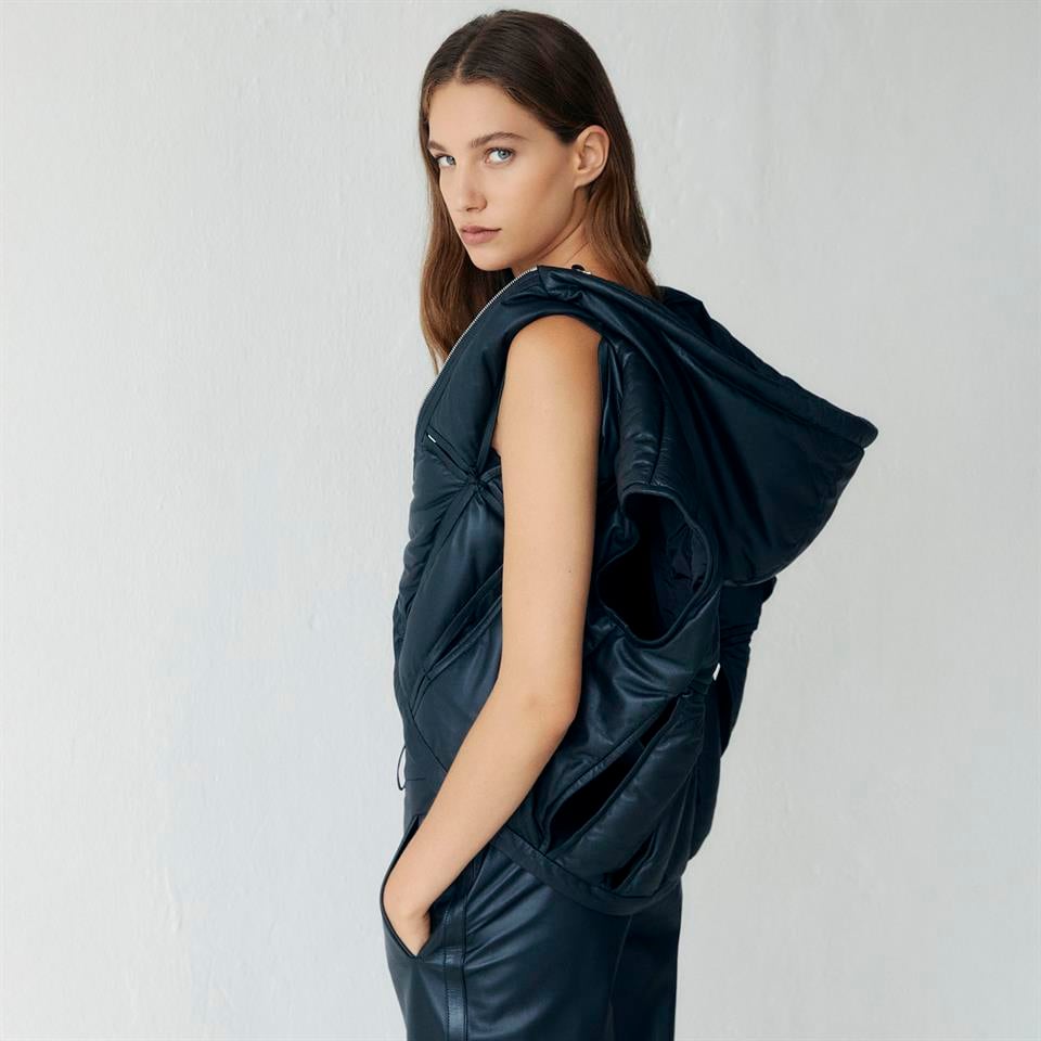 desa 1972 K14526 | Leather Cut-Out Puffer Gilet