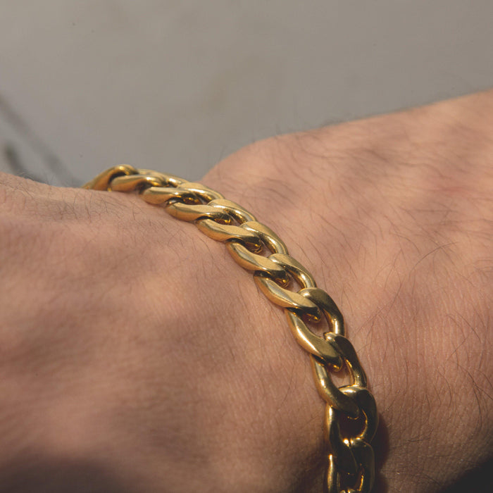 Designb Curb Chain Bracelet In Gold Stainless Steel - 9mm