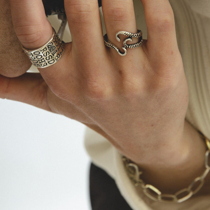 Designb Wrap Around Tentacle Ring In Silver